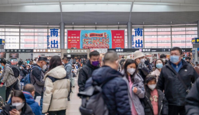 北京南站候車大廳進(jìn)站口站棚大牌看板廣告，北京南高鐵站廣告價(jià)格