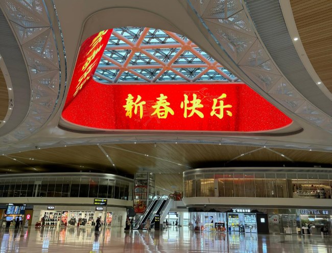 深圳衛(wèi)星廳國(guó)內(nèi)出發(fā)高空三面LED廣告，深圳寶安機(jī)場(chǎng)LED大屏廣告價(jià)格