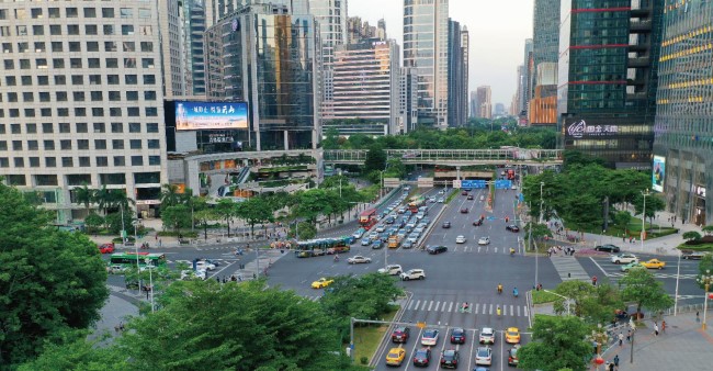 廣州天河珠江新城高德置地弧面LED大屏廣告，廣州LED大屏廣告價(jià)格