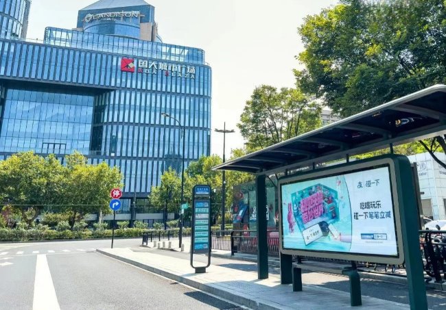 杭州公交廣告價格，杭州候車亭站牌巴士站臺燈箱廣告優(yōu)勢分析案例