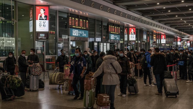 上海虹橋站高鐵出站通道兩側(cè)燈箱廣告，上海虹橋火車站廣告價(jià)格