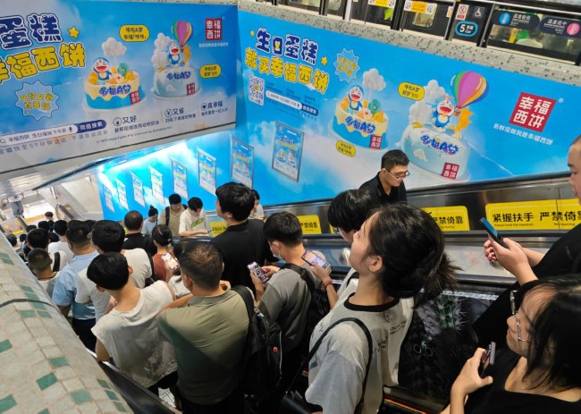 深圳地鐵扶梯旁墻貼廣告價格，深圳地鐵4號線深圳北站出入口廣告