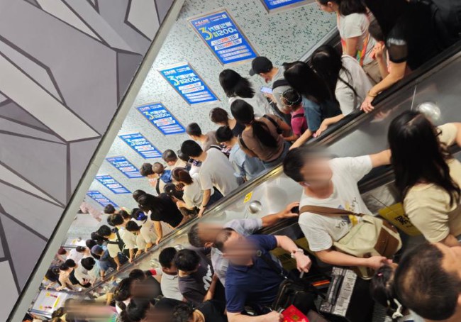 深圳地鐵扶梯旁看板廣告價格，深圳地鐵深圳北站出入口廣告