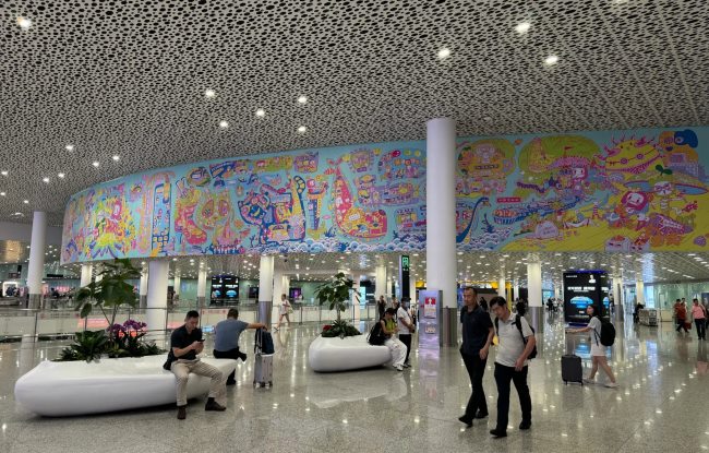 深圳寶安機(jī)場(chǎng)國際到達(dá)通道燈箱廣告，深圳機(jī)場(chǎng)廣告牌價(jià)格
