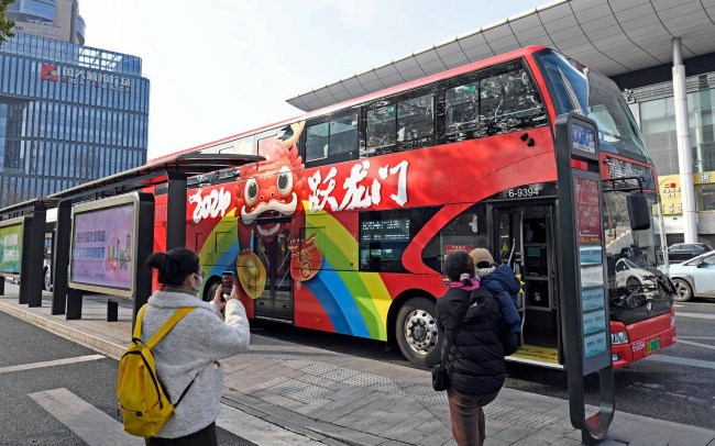 杭州雙層公交廣告外車身貼巴士廣告，杭州公交車廣告價(jià)格