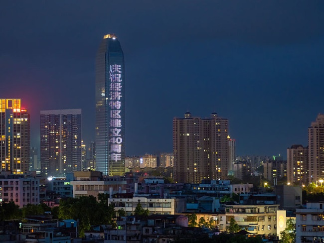 榮燦惠州中心IFC外墻燈光秀廣告投放，惠州LED大屏廣告價(jià)格