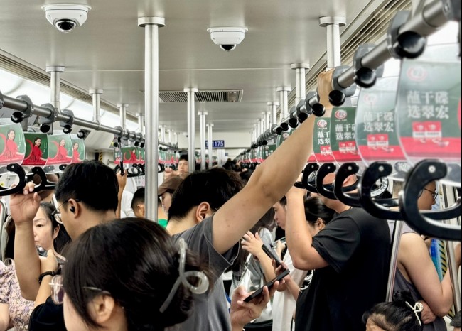 成都地鐵車廂廣告拉手投放案例，成都地鐵列車?yán)謴V告價(jià)格