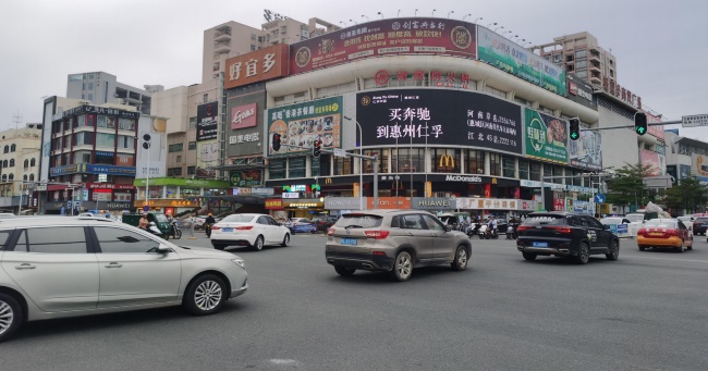 惠陽(yáng)白云路好宜多LED廣告投放，惠州壹中心大屏廣告價(jià)格