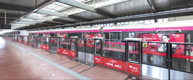 北京地鐵屏蔽門(mén)玻璃貼燈箱廣告投放，北京地鐵站臺(tái)廣告價(jià)格