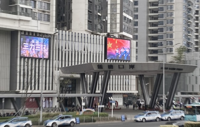 深圳蓮塘口岸羅沙路戶外LED廣告投放，蓮塘口岸大屏廣告價格