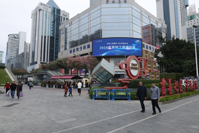 深南大道華強北路口賽格廣場LED廣告，深圳戶外大屏廣告價格