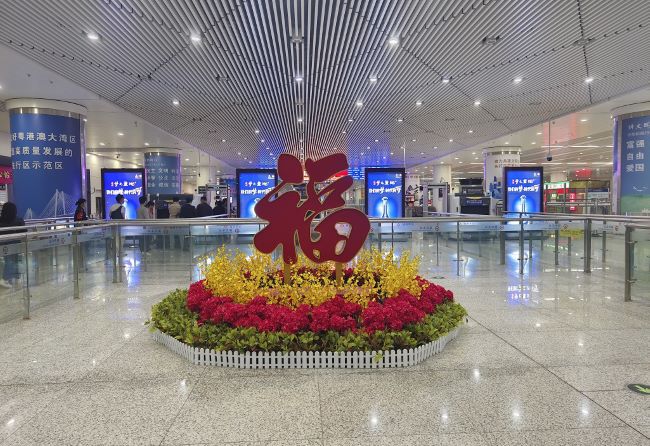 福田高鐵站進站安檢閘機口廣告，深圳福田站大屏廣告價格