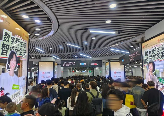 長沙地鐵五一廣場換乘站廳包柱燈箱廣告，長沙地鐵廣告價格