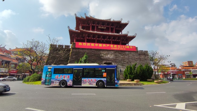 泉州公交車身廣告外車貼巴士廣告投放，泉州公交車廣告價格