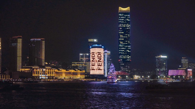上海外灘國(guó)客中心浦江大屏廣告投放，上海燈光秀LED廣告價(jià)格