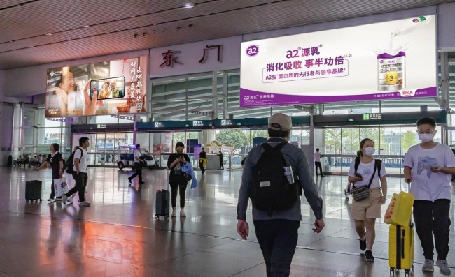 廣州南站出站口上方燈箱廣告投放，廣州南高鐵站大屏廣告價格