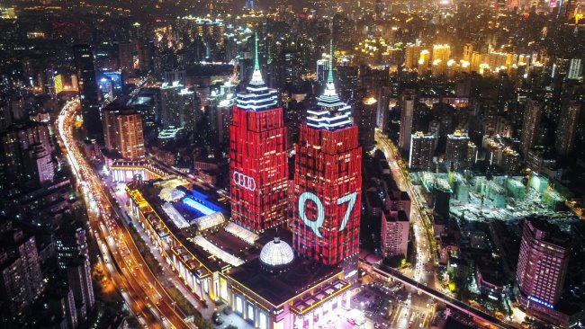 上海環(huán)球港雙子塔燈光秀大屏廣告投放，上海燈光秀LED廣告價格