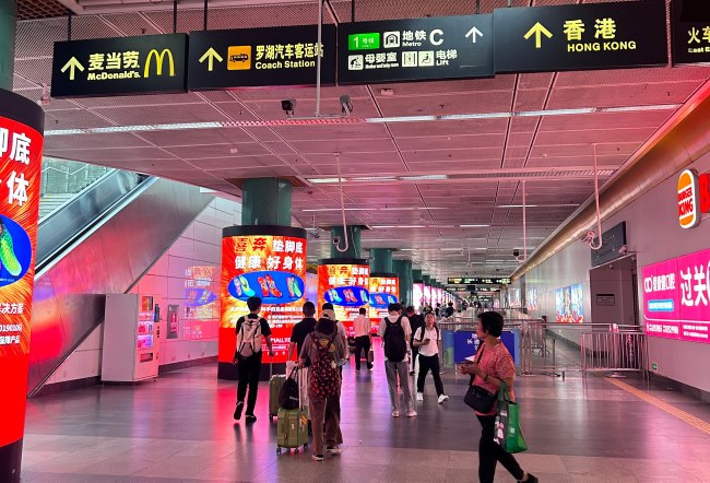 深圳羅湖火車站包柱LED廣告投放，深圳站高鐵大屏廣告價(jià)格