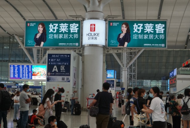 深圳北高鐵站候車大廳高空包柱廣告，深圳北站大屏廣告價(jià)格