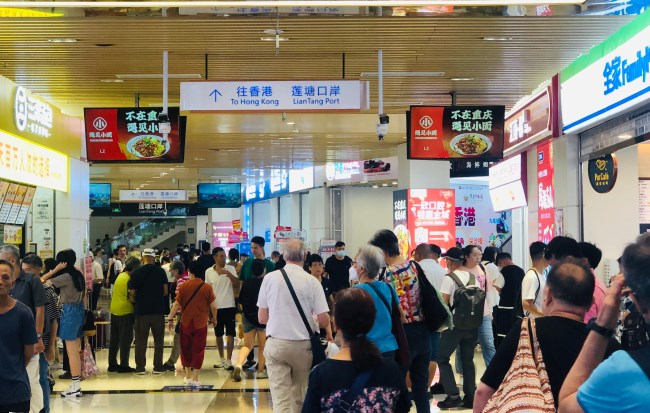 蓮塘口岸廣告位為什么一位難求？深圳第一戶外傳媒代理發(fā)布相關廣告有哪些優(yōu)勢？