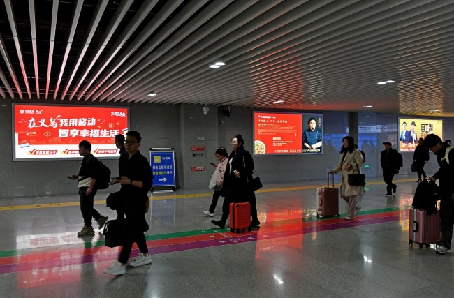 義烏火車站出站通道燈箱廣告投放，義烏站高鐵廣告價(jià)格