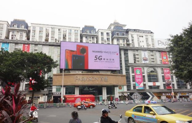 南寧西南商都百盛LED廣告投放，南寧戶外大屏廣告價(jià)格