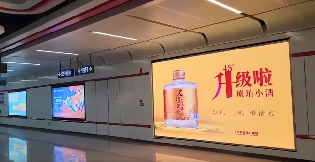 佛山地鐵站廳墻面LED大屏廣告投放，佛山地鐵大屏廣告價(jià)格