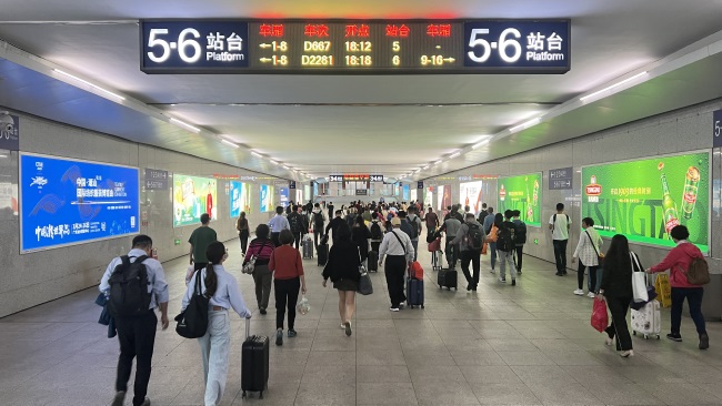 潮汕高鐵站進(jìn)站通道兩側(cè)墻面燈箱廣告投放，潮汕站廣告價(jià)格
