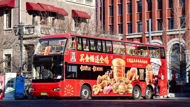 天津雙層觀光車身外車貼巴士廣告投放，天津公交車廣告價(jià)格