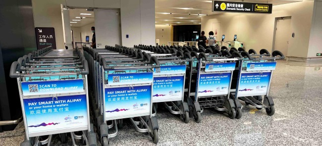 杭州機場手推車廣告投放，杭州蕭山機場行李推車貼廣告價格