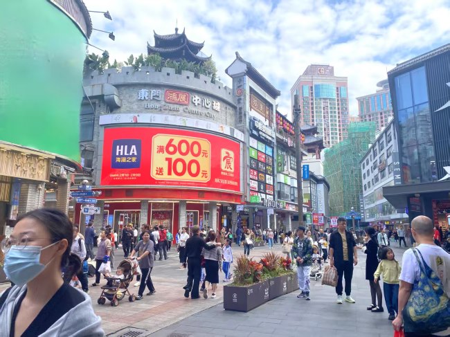 深圳東門步行街LED廣告價格，深圳鴻展中心城LED大屏廣告投放