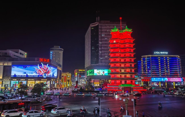 美睫美甲行業(yè)為什么那么火？第一戶外傳媒助推成新寵，戶外哪些渠道更有效？