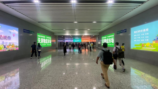江門站高鐵出站口廣告投放，江門火車站出站通道墻面廣告價格