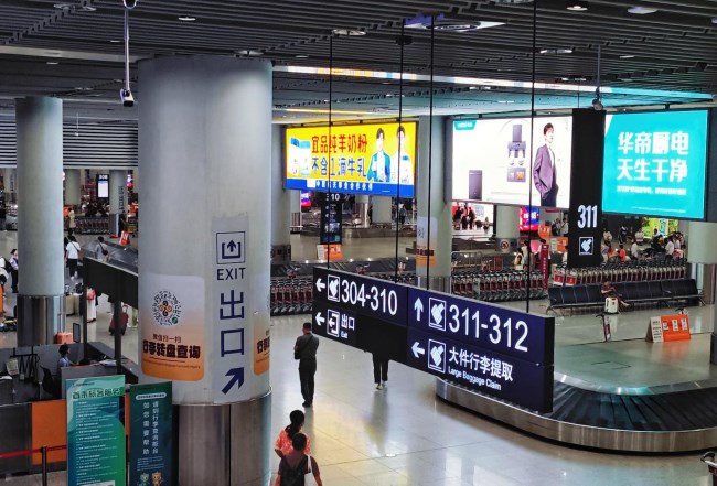 西安咸陽(yáng)機(jī)場(chǎng)到達(dá)行李廳高空燈箱廣告投放，西安機(jī)場(chǎng)廣告價(jià)格