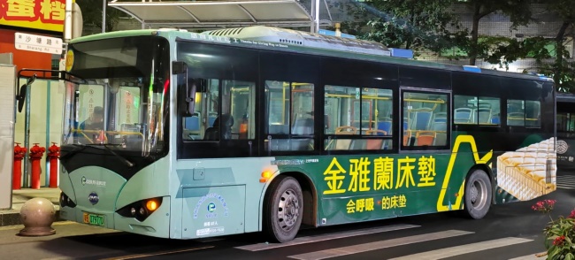 深圳公交車身全包車廣告投放，深圳公交車巴士外車貼廣告價(jià)格