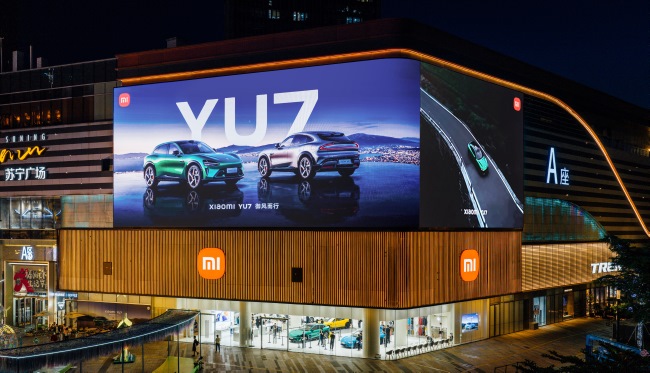 小米YU7正式交付！雷總現(xiàn)場(chǎng)為車主開車門到底是真心還是假意？