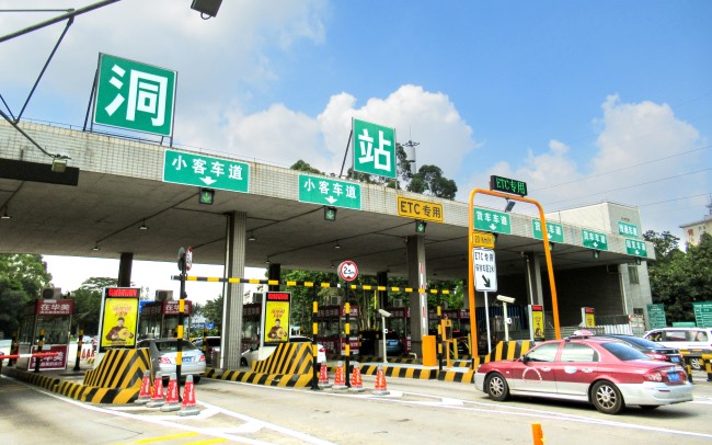 廣州龍洞收費站燈箱廣告投放優(yōu)勢，廣州收費站龍洞站廣告價格