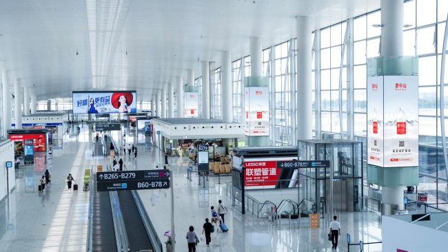 廣州機(jī)場候機(jī)廳包柱燈箱廣告投放，廣州白云機(jī)場出發(fā)到達(dá)廣告