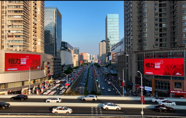 武漢洪山街道口十字路口雙子LED廣告投放，武漢LED大屏廣告價格