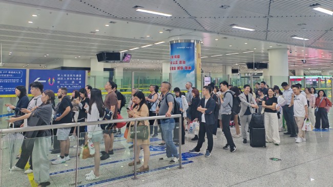 深圳福田高鐵站包柱燈箱廣告投放，福田站高鐵大屏廣告