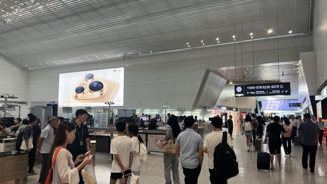 廣州機(jī)場出發(fā)安檢大廳高空墻面廣告牌投放，廣州白云機(jī)場廣告