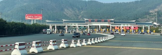 福州至泉州高速大牌廣告投放，福建福州戶外高桿立柱廣告價格