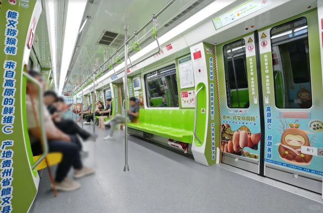 貴陽地鐵創(chuàng)意內(nèi)包車貼廣告投放案例，貴陽地鐵車廂廣告價格