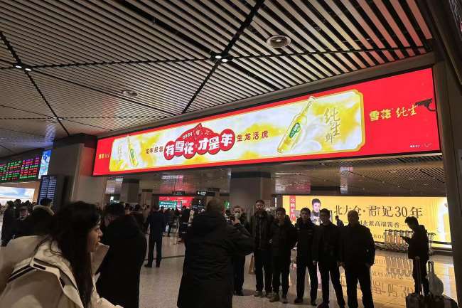哈爾濱機(jī)場(chǎng)到達(dá)行李廳墻面燈箱廣告，哈爾濱太平機(jī)場(chǎng)廣告價(jià)格