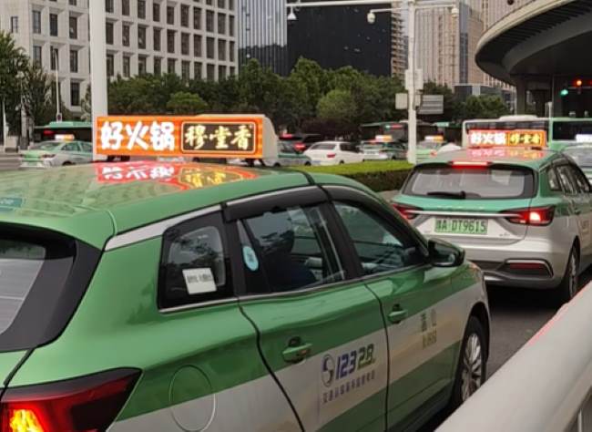 鄭州出租車(chē)廣告的媒體價(jià)值和投放效果分析