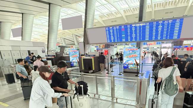 北京南高鐵站進(jìn)站安檢口LED廣告投放，北京南站大屏廣告價(jià)格