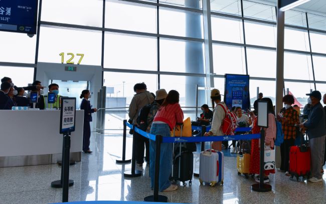 成都天府機(jī)場(chǎng)候機(jī)區(qū)登機(jī)口LED廣告投放，成都機(jī)場(chǎng)大屏廣告