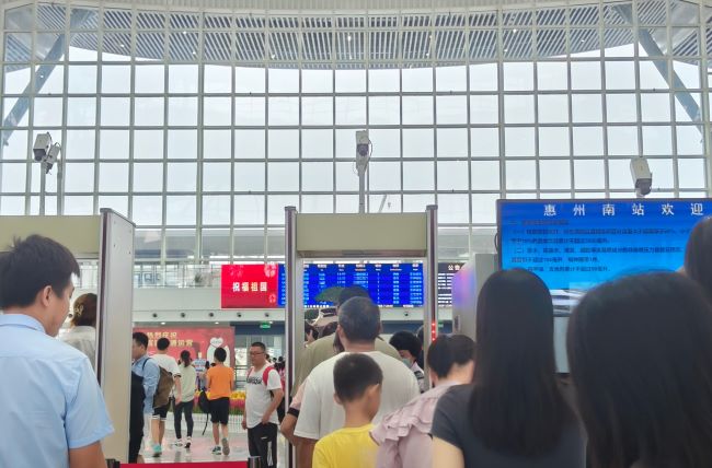 惠州南站和深圳站客流量有什么區(qū)別？廣告價(jià)值對(duì)比有什么不同？