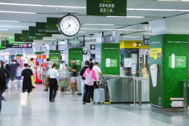 杭州鳳起路地鐵站創(chuàng)意包柱廣告投放，杭州地鐵廣告價(jià)格