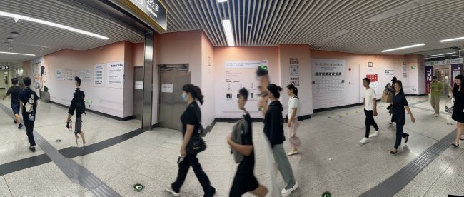 洛陽(yáng)地鐵解放路站通道墻貼廣告投放，洛陽(yáng)地鐵大屏廣告價(jià)格